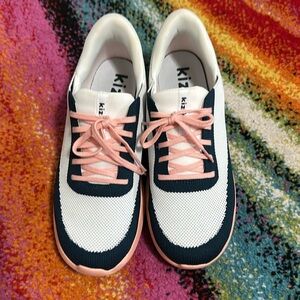 Kizik kids size 7y Athens running shoes white peach navy teal EUC